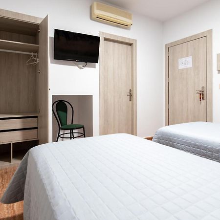 Hostal Vinuela San Pedro de Merida Buitenkant foto