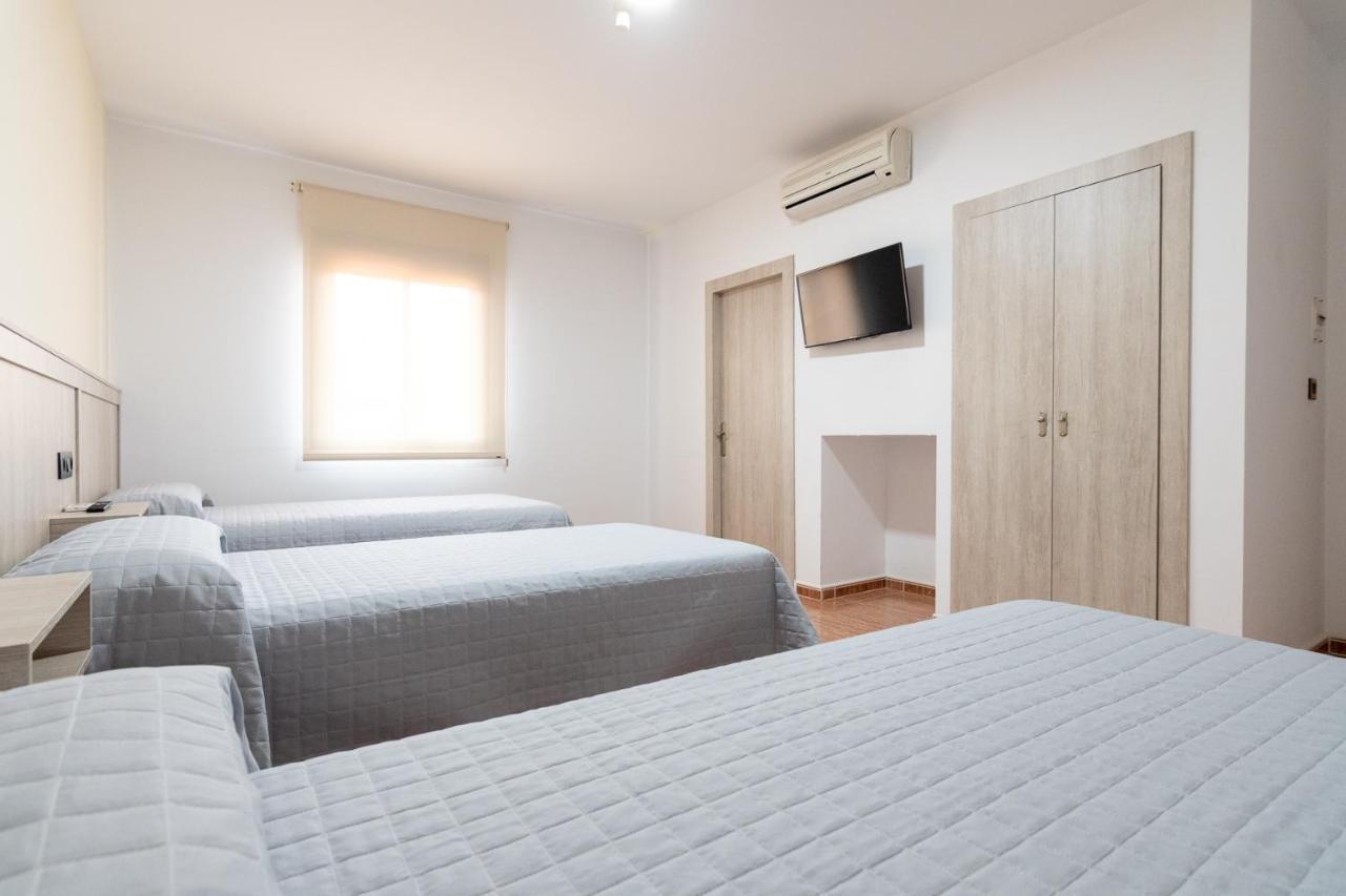 Hostal Vinuela San Pedro de Merida Buitenkant foto
