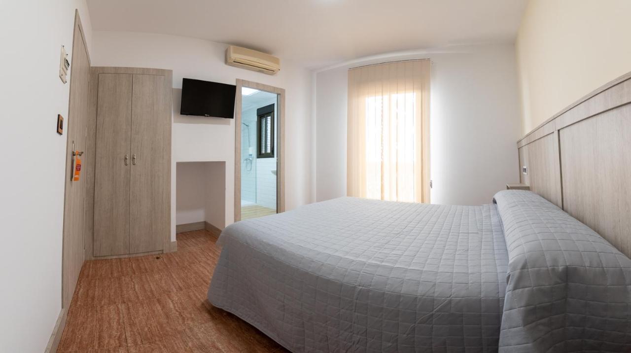Hostal Vinuela San Pedro de Merida Buitenkant foto